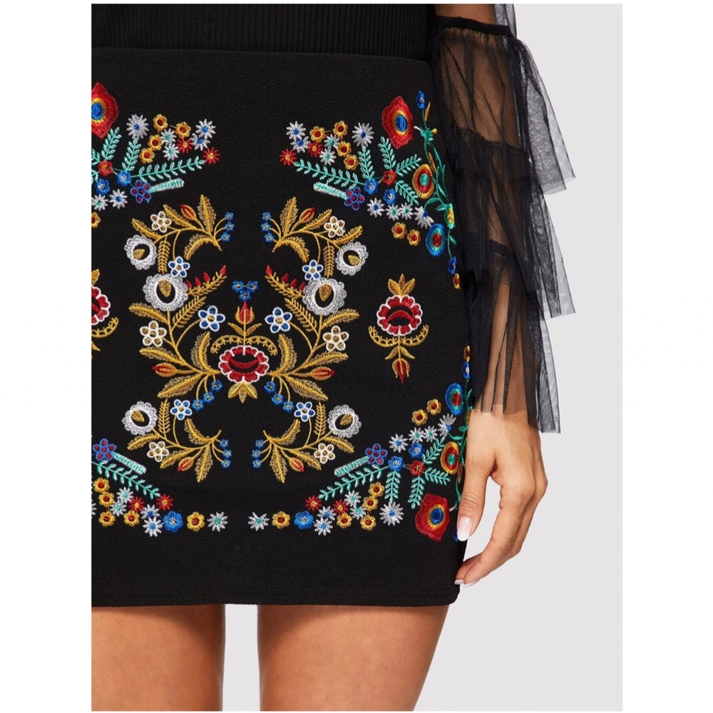 Floral Embroidery Black Mini Pencil Skirt High Rise - Picture 5 of 7